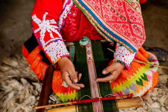 Quechua woman weaving demonstration, Ollantaytambo, Peru