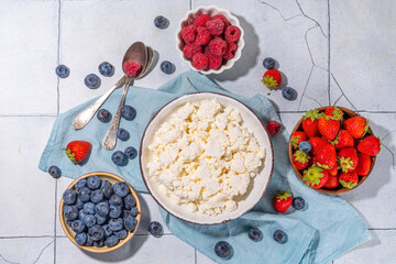 Cottage cheese with berries