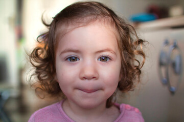 retrato primer plano ni&ntilde;a rubia