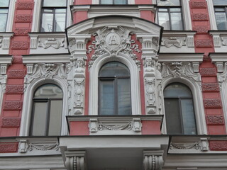 eclecticism in the architecture of a 19th century income house