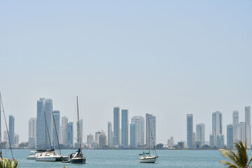 Obraz premium Paisaje Urbano visto desde la Bahía de Cartagena. Cartagena de Indias, Colombia.