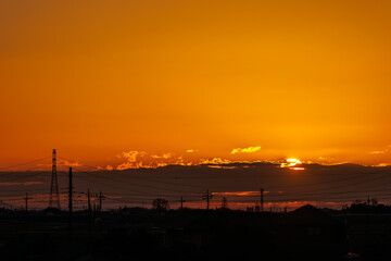 Fototapeta premium 明け方の美しく広大な葦原と日の出。日本国群馬県、利根川河川敷にて。 2024年3月2日撮影。Beautiful and vast reed fields and sunrise at dawn.At Tonegawa riverbed, Gunma, Japan, photo by March 3, 2024.