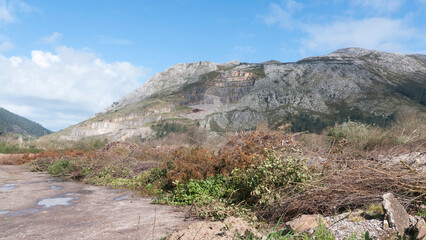 Cantera en monte al aire libre