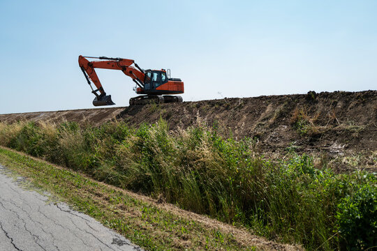 Mechanical shovel at work