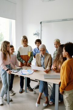 Painting picture schoolteacher group schoolroom evaluate craft classes