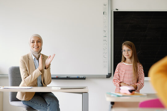 Newcomer learner back to school tutorship applause greeting acquaint