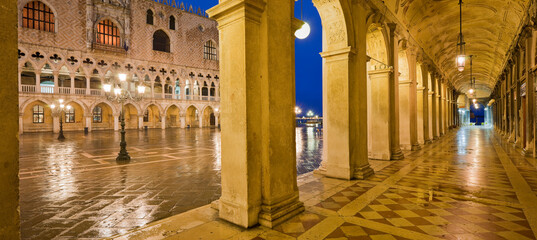 Fototapeta premium Italien, Venetien, Venedig, Markusplatz, Dogenpalast