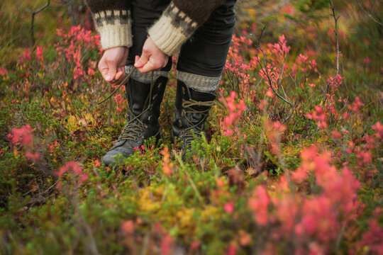 Leather hiking boots autumn tundra crop