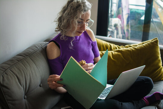 Woman applying for a morgage from home