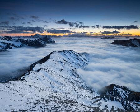 Italien, Lombardei, Stilfser Joch Nationalpark, Blick vom Monte Scorluzzo Richtung Engadin, Wolken