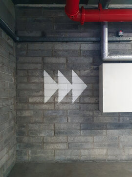 Three arrow symbol pointing the way