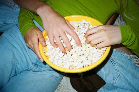 Minsk with popcorn in people's hands