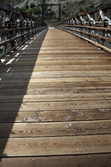 Obraz premium Old wooden bridge over the river Fraser - Lillooet - British Columbia - Canada