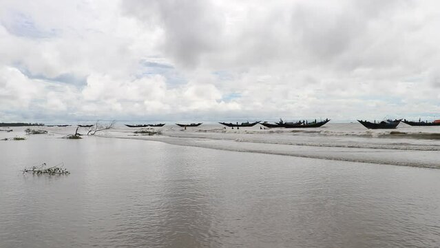 Morning view of fishing boats lined up at Alorkol Beach, Sundarbans. It&rsquo;s called Dubla Island in the UNESCO World Heritage site Sundarbans. 