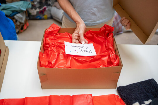 detail of a Christmas gift box with handwritten note 