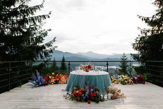 Mountain view wedding table setup