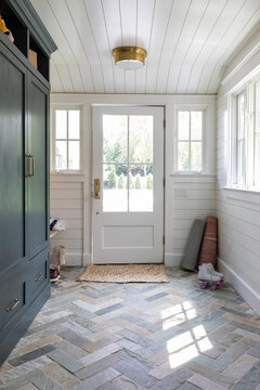 Contemporary Home Mud Room foyer in home 