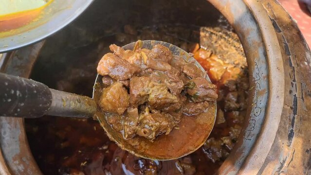 Mutton Korma or Lamb Korma in Pot in Wedding.
Mutton Quorma in Daig. Mutton Recipe in Wedding