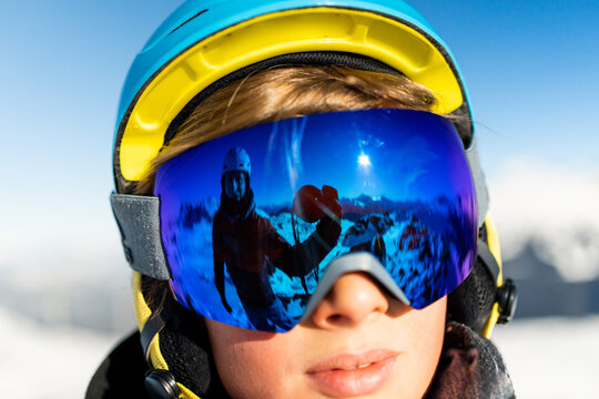 selfie reflection in skiing goggles