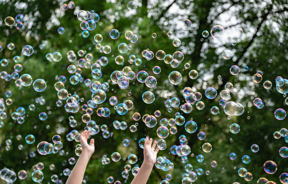 making a giant  foam bubble