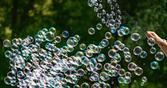 making a giant  foam bubble
