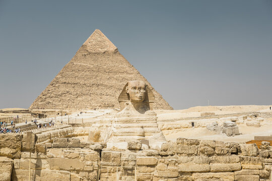 Sphinx of Giza and the Pyramid of Khafre, Egypt.
