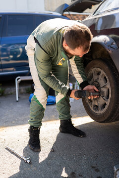Male driver changing tyre.