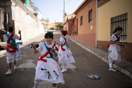 Girls dancing and playing the castanets