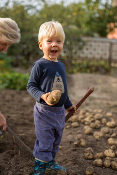 major woman with grandson drip potatoes  