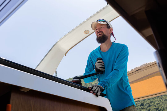 Raising the mainsail
