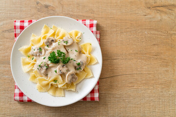 farfalle pasta with mushroom white cream sauce