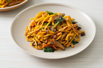 stir-fried yakisoba noodles with vegetable in vegan style
