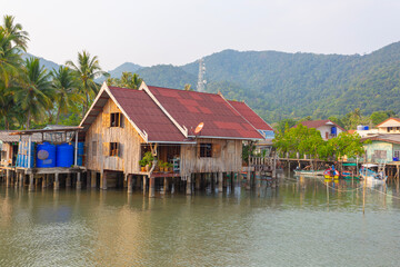 Fototapeta na wymiar Houses on stilts in the fishing village of Bang Bao