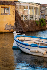 Fototapeta na wymiar Bateaux de pêche méditerranéens typiques à quai