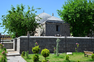 Fototapeta na wymiar Kursunlu Mosque, located in Diyarbakir, Turkey, was built in the 16th century.