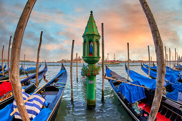 
214 / 5.000
Resultados de traducción
Resultado de traducción
Venice at sunset, showing gondolas...