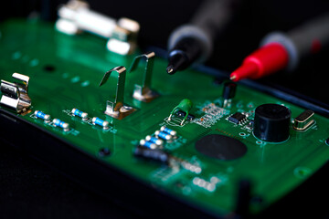 The radio components of the voltmeter are visible in the diagram