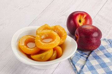 Canned peaches with sweet syrope
