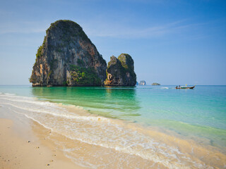 Fototapeta premium Felsen am Phra Nang Beach, Ao Nang, Krabi, Thailand