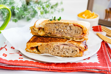 ハンバーグのホットサンド