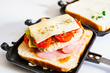 ハンバーグのホットサンド作り