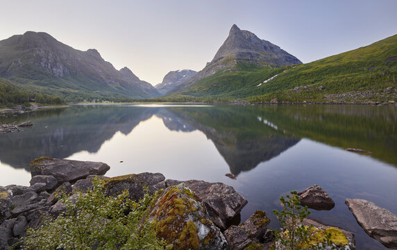 Renndalskamman, Innerdalstarnet, Innerdalsvatna, Innerdalen, More og Romsdal, Norwegen