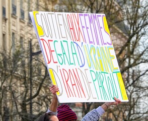Pancarte de manifestation pour les droits des femmes 