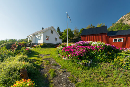 bl&uuml;hender Garten, Eigeroya, Agder,  Norwegen