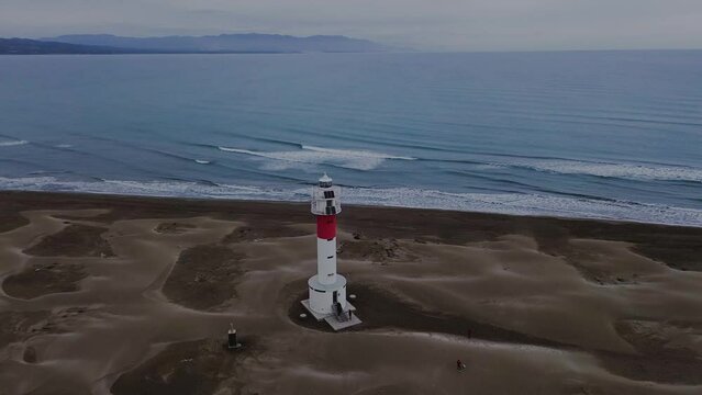 Orbita al faro del fangar, delta del Ebro horizontal
