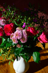 bukiet kwiatów w białym wazonie, czerwone róze i różowe chryznatemy, Dendranthema or Chrysanthemum, Rosa, Chrysanthemum and rose in a vase, flower bouquet with chrysanthemums and roses, flower bouquet © kateej