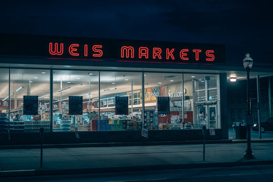 Weis Markets vintage neon sign at night, Sunbury, Pennsylvania