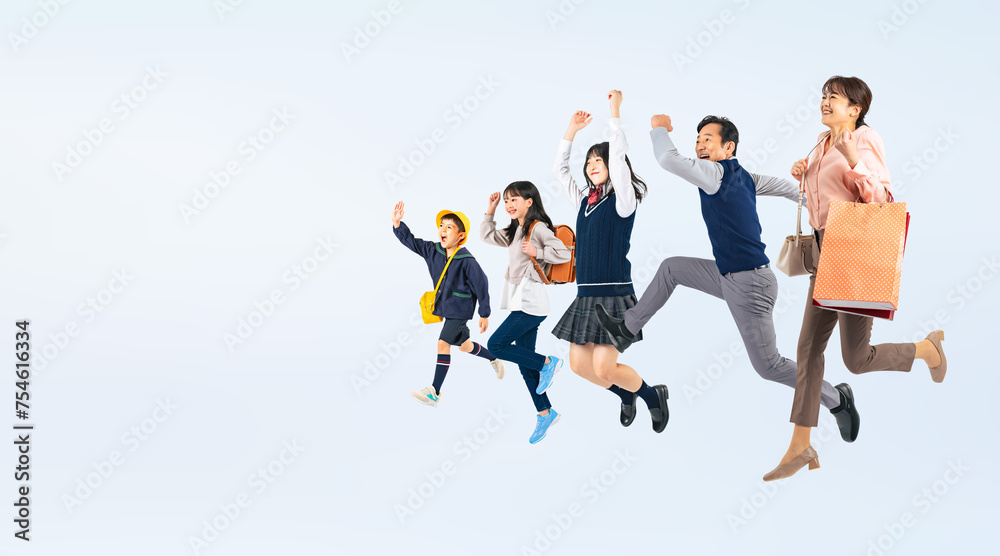 Aufkleber ジャンプする子供と両親のファミリーイメージ（切り抜き背景透過pngも販売しております。作成者リンクから「png」で検索してください）