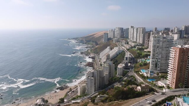 Toma de dron,  edificios Re&ntilde;aca, dunas de fondo, marejadas, 4k 60fps