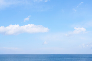 Naklejka na ściany i meble 日本海の水平線と雲